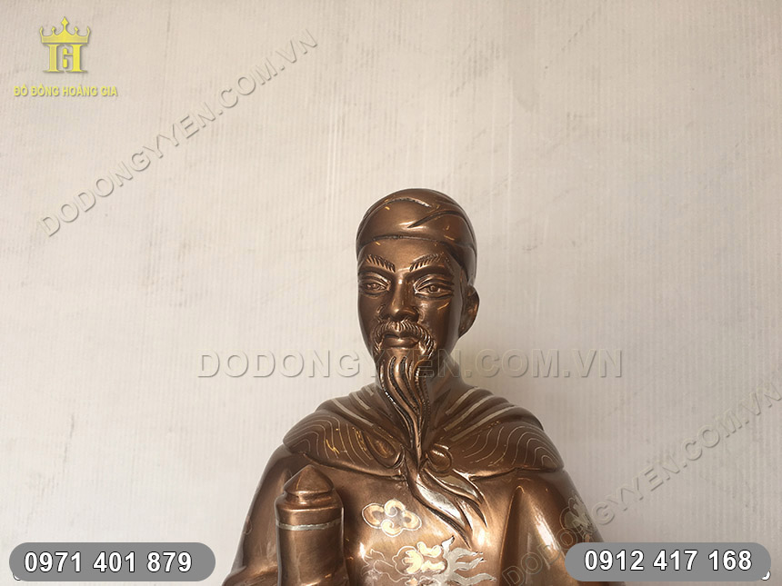 tượng trần hưng đạo qu&eacute;t m&agrave;u